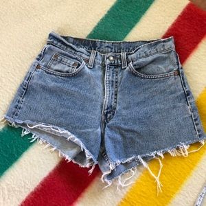 Vintage Levi’s cutoffs ✨